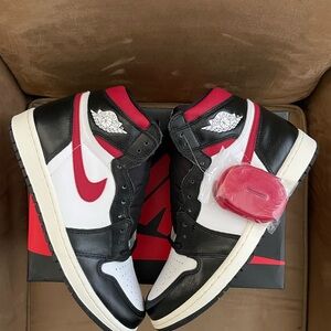 Jordan 1 Retro High Black Gym Red